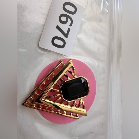 Chevron Brooch Pin Art Deco Revival Black Faux Stone Gold ToneTriangle 0670 P - Picture 8 of 8